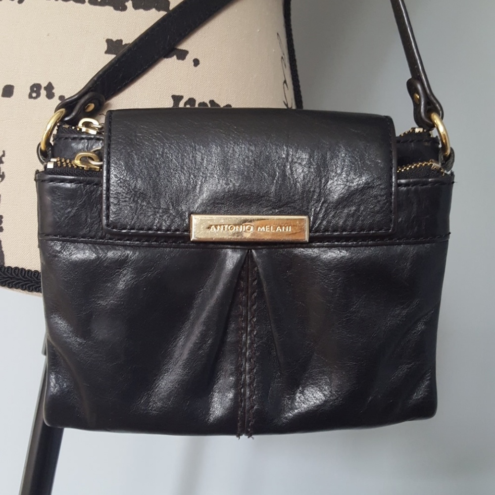 ANTONIO Melani Leather crossbody purse/wallet
